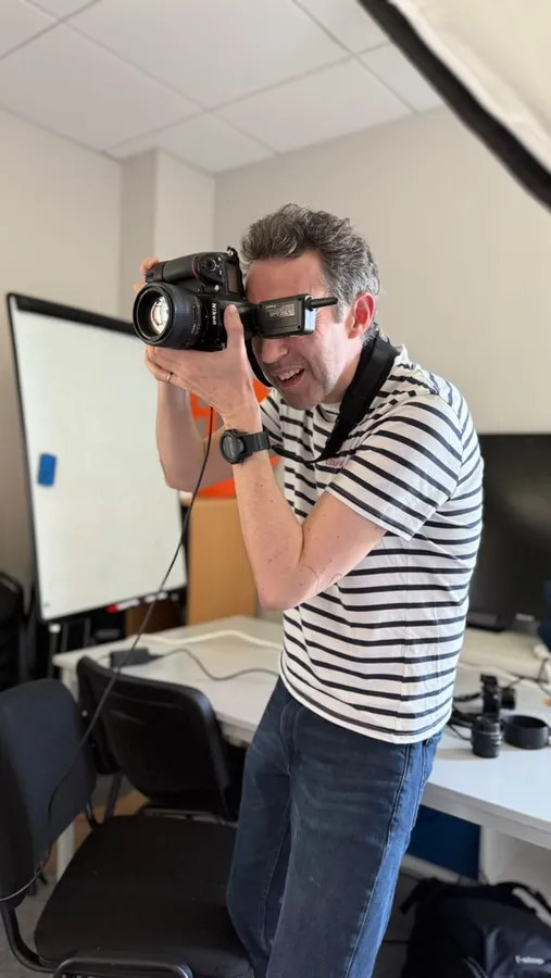 Backstage shooting studio mobile - photographe en action